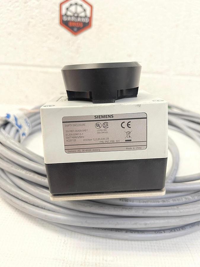 Used Siemens 3SU1801-0AA00-0AB1 Empty Enclosure with Cord