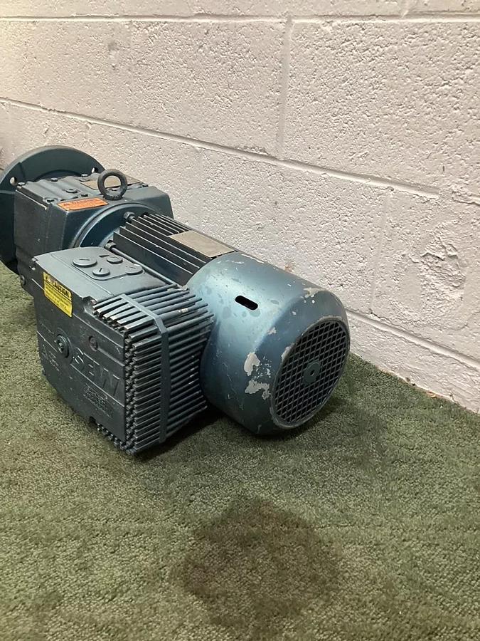 SEW-Eurodrive RF77DT100L4/BMG/MM30 Motor/Gearbox 880152201.06.06.001