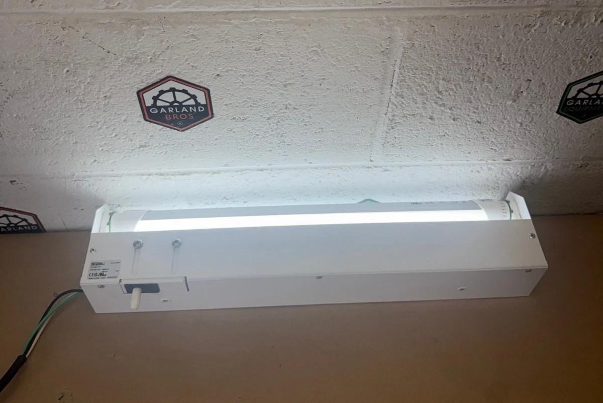 Saginaw (SCE) SCE-LF18NO, LED Light 18”, 120-230VAC, 50/60Hz, 700 Lm, 8W
