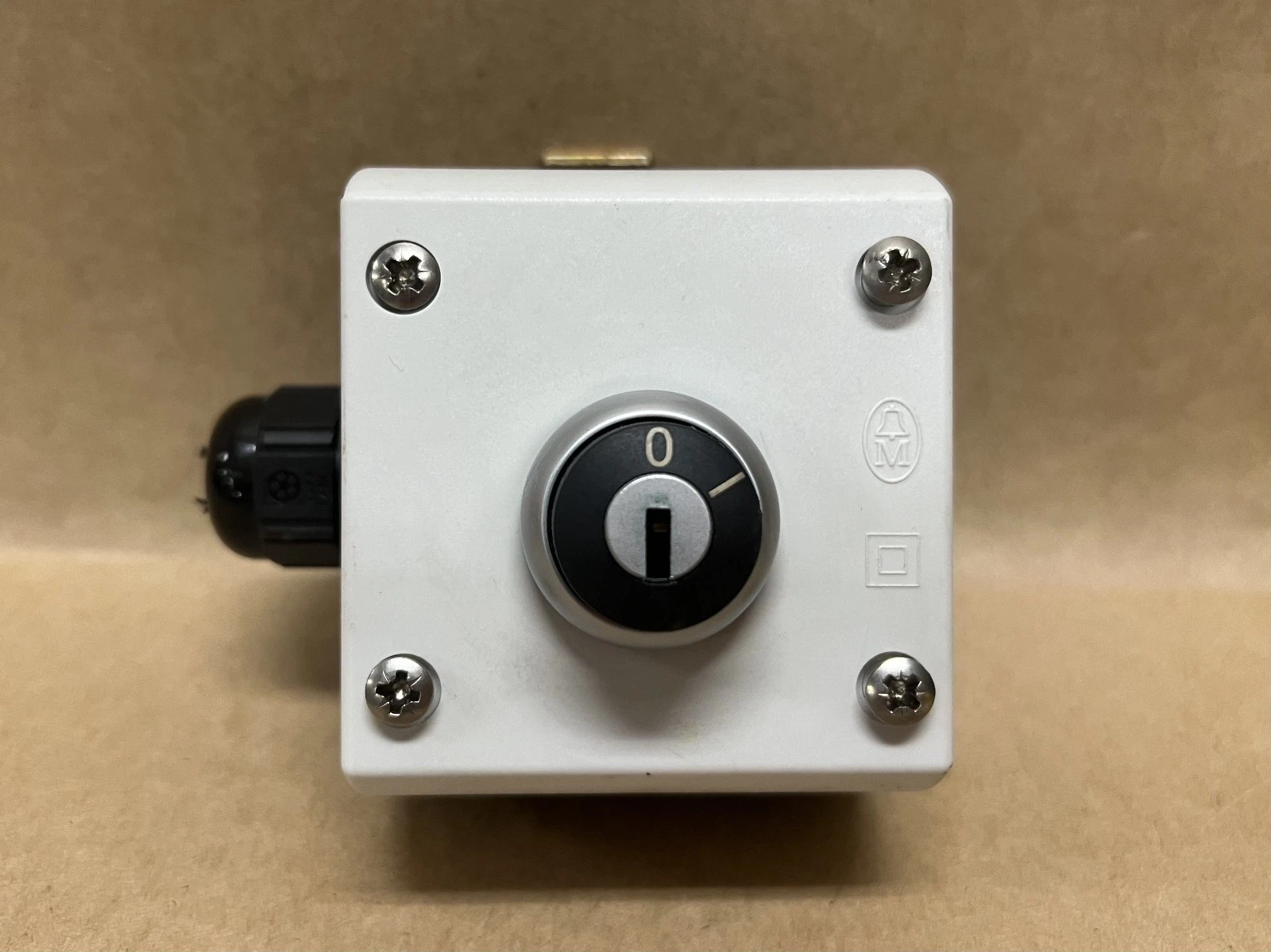 Used Moeller PC-GF20-FR Enclosed Selector Switch w/ M22-KC10 Contact Block