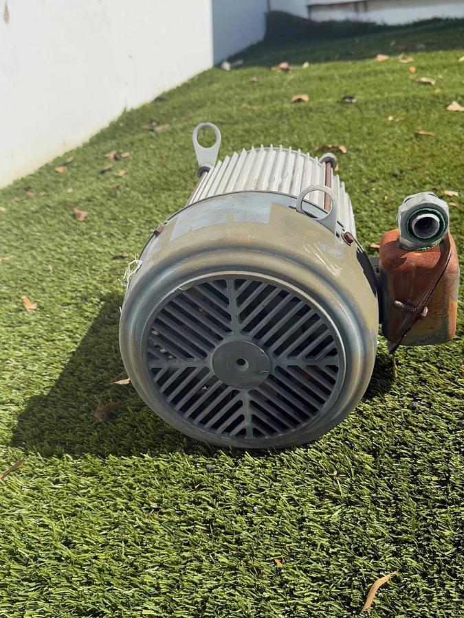 Used Dayton G40828A Industrial Motor, 5HP, 3495RPM, 230/460V, 3Ph, 184JM, 60Hz