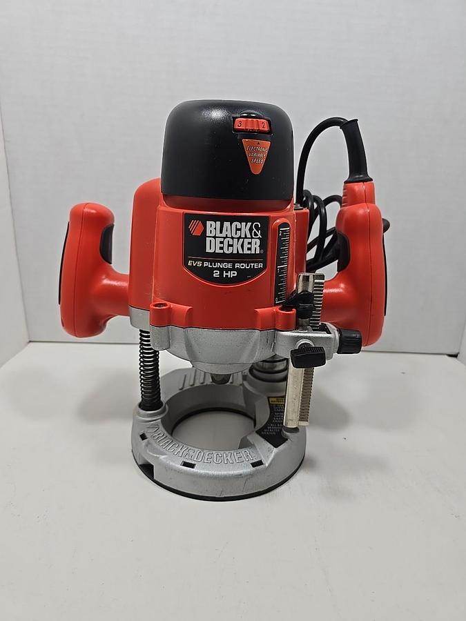 Used Black & Decker 7615-1 Medallion Plunge Router 1-1/2HP Type 1, 9.0A 25000RPM 120V