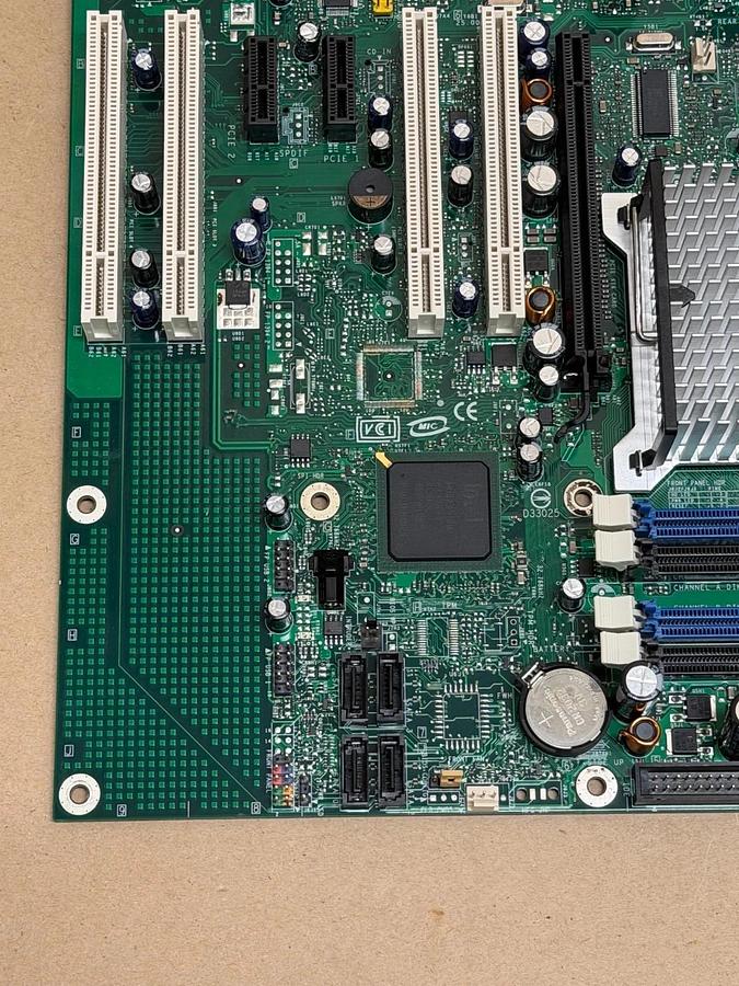 INTEL E210882 Desktop Board