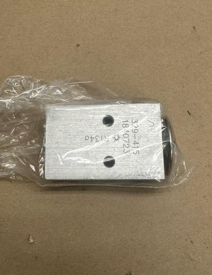 Used CAT 106-5121 Valve Assembly