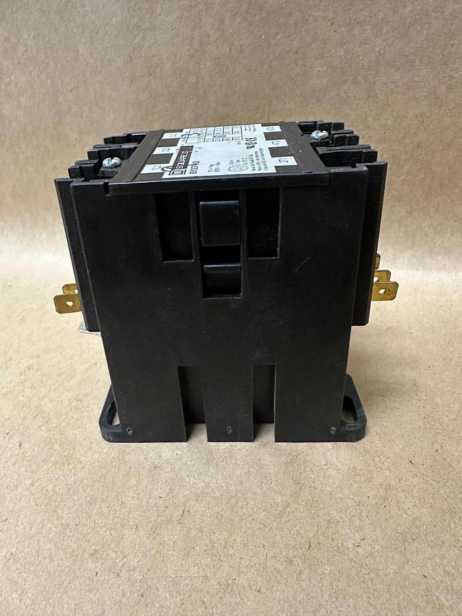 Square D 8910DPA63V02 Definite Purpose Contactor *NEW*