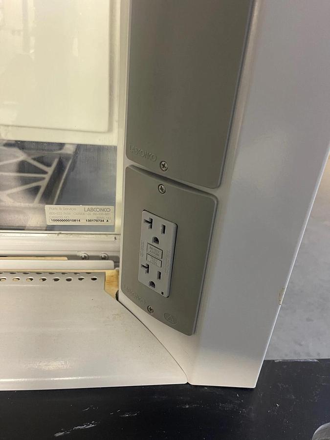 Used LabConco 10050000010814 Laboratory Fume Hood w/ Bench Top