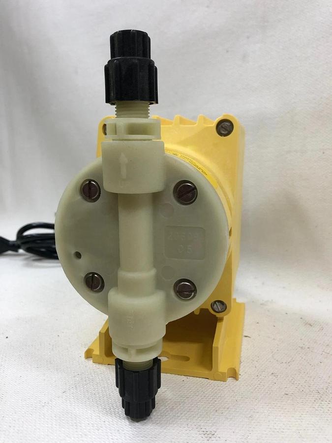 Used LMI Milton Roy P041-151 Metering Pump *NEW*