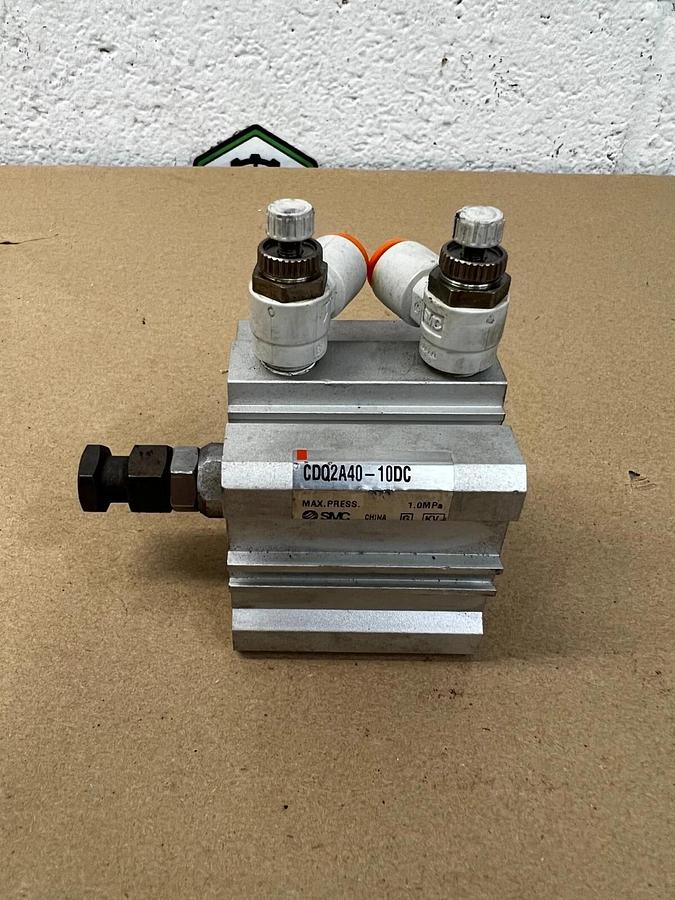 Used SMC CDQ2A40-10DC Compact Cylinder Pneumatic Compact, 1.0 MPa