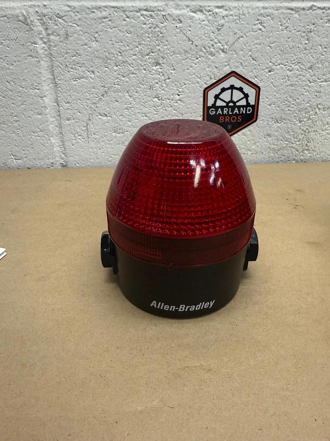 Used Allen-Bradley 855BS-S35SL4 Ser B, Red Beacon, Steady Flashing, Surface Mount