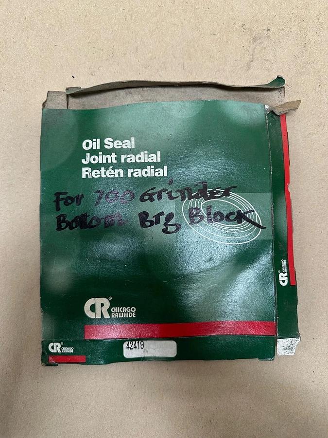 Used Chicago Rawhide 42419 Oil Seal Joint Radial *NEW*