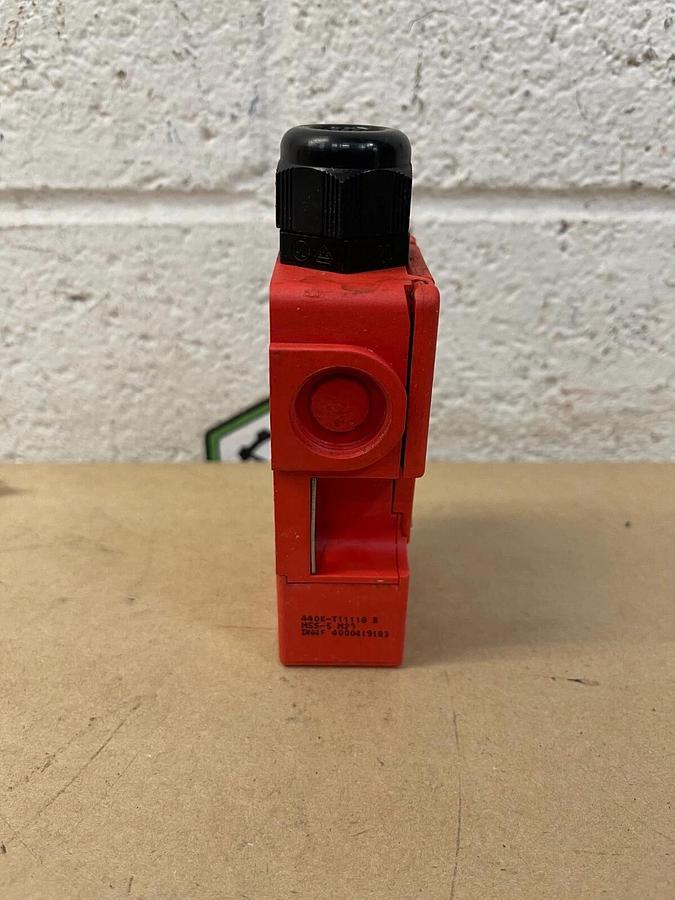 Used Allen Bradley Guard Master Trojan 5 440KT11118B Safety Switch Wire Protector Top