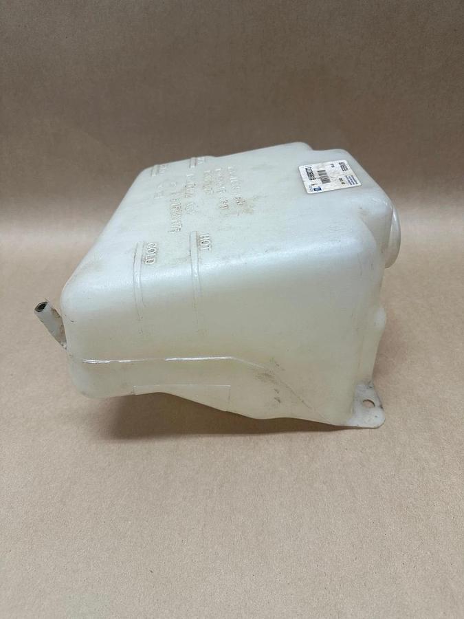 Used General Motors 15650373 Reservoir