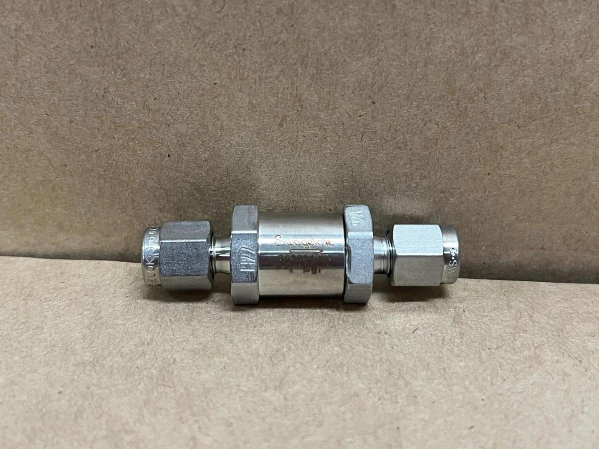 Used Swagelok SS-2C-1/3 1/8" Check Valve SS, 1/3 PSI - Lot of 7