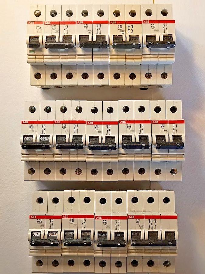 Used Heinemann CF3-233 Lot of 4 Group Circuit Breakers