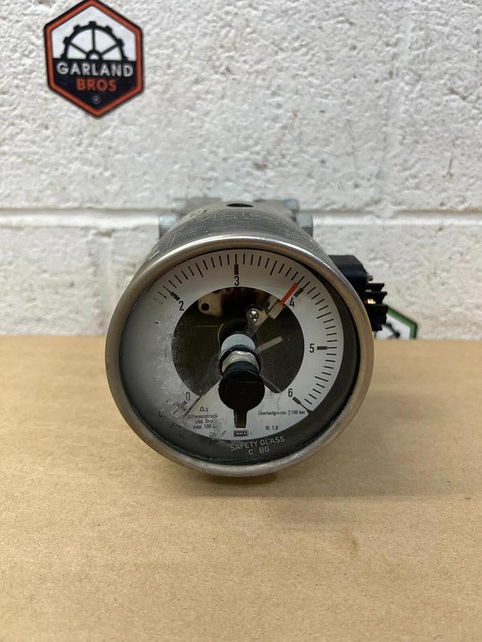 Used WIKA 732.14.100 Pressure Gauge w/ 1.4571 Valve Attached