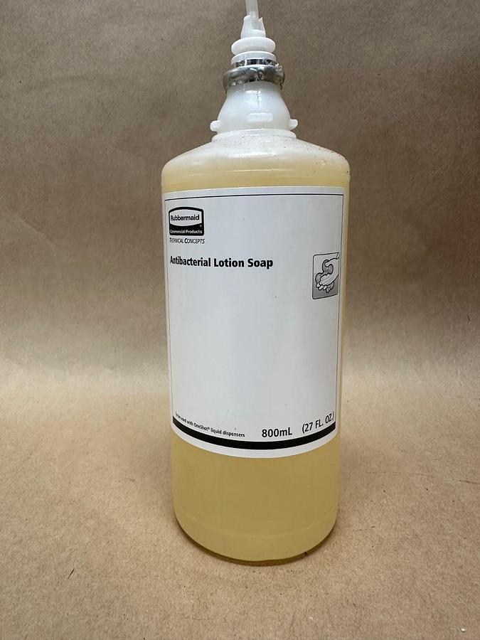 Used Rubbermaid 2018582 800ML Antibacterial Lotion Soap - Lot of 4