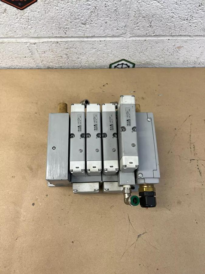 Used Parker HAEVXBG0G9A 145 PSIG Solenoid Valve Holding Chassis, 4 Slot