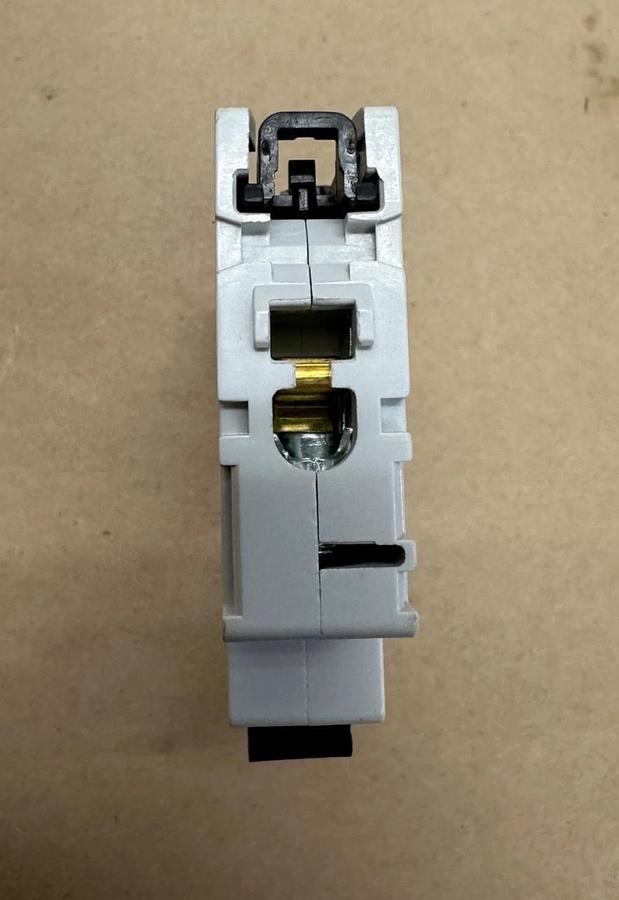 ABB 2CDS251001R0321 Circuit Breaker *NEW*