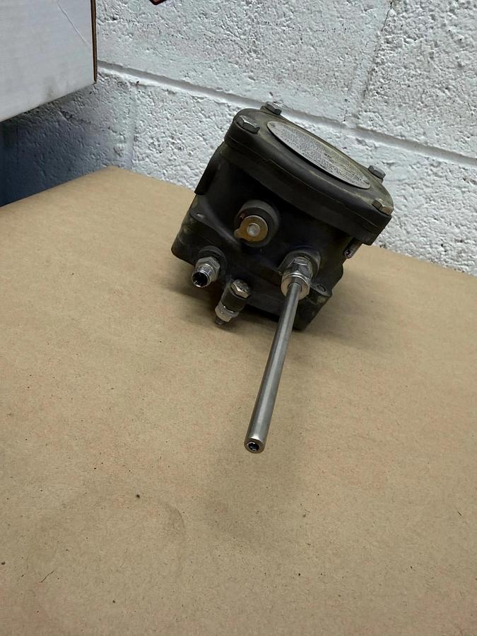 Used Dwyer 1950-0-2F Pressure Switch