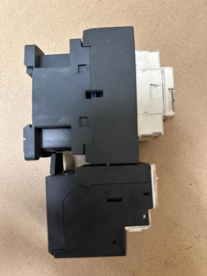 Used Telemecanique C8201-4-1 Contactor w/ LRD32 Overload Relay
