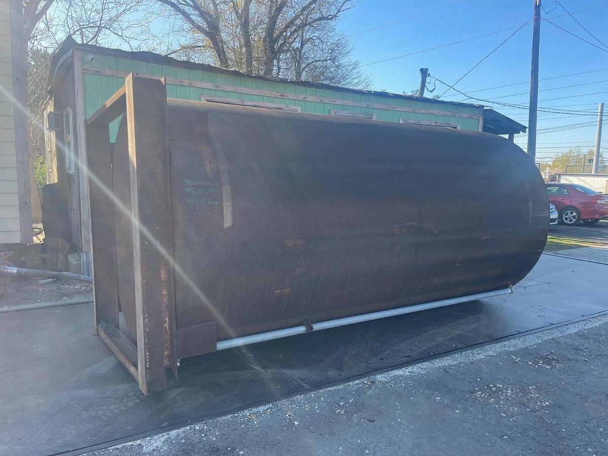 Used 4000 Gal Vertical Liquid Storage Tank, Tank Dia: 7’, Tank H: 14’, Base: 80"x73"