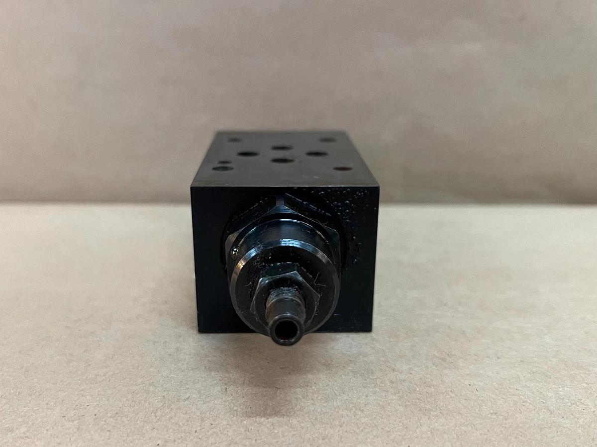 Used Bosch 0811 324 015 Hydraulic Valve, 250 Bar Max Pressure