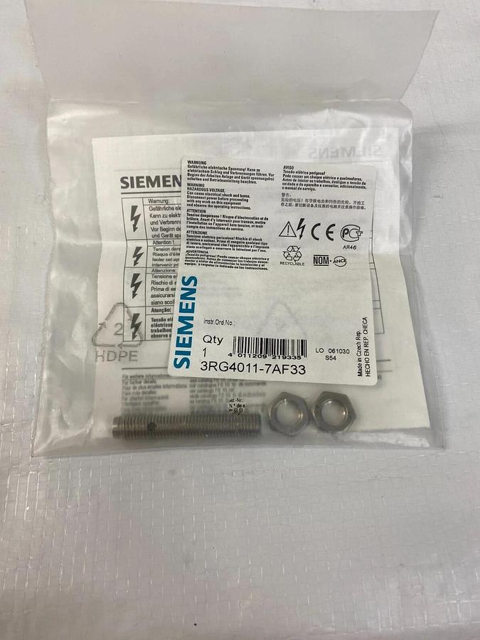 Used Siemens 3RG4011-7AF33 Inductive Proximity Switch