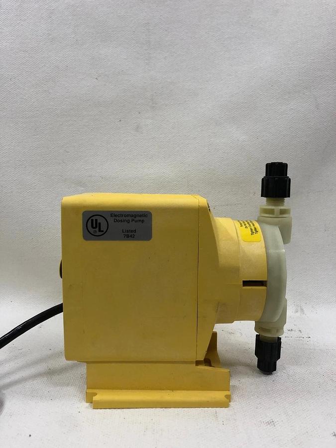Used LMI Milton Roy P041-151 Metering Pump *NEW*