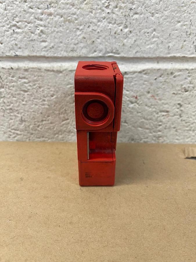 Used Allen Bradley Guard Mstr Trojan 5 440KT11118B Safety Switch Wire Protector Rght