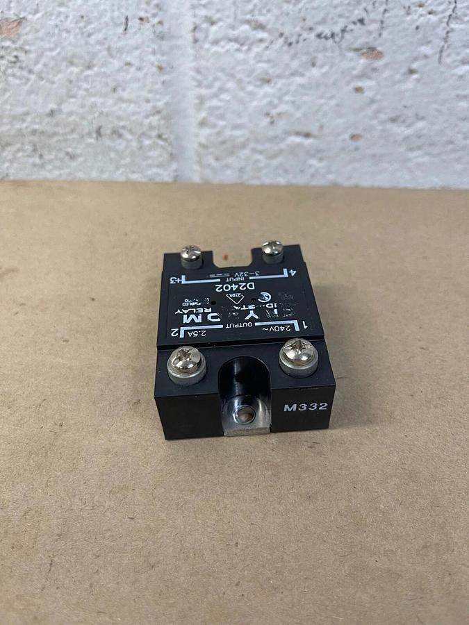 Used Crydom D2402 Solid State Relay, Output: 240V, 2.5A, Input: 3-32V