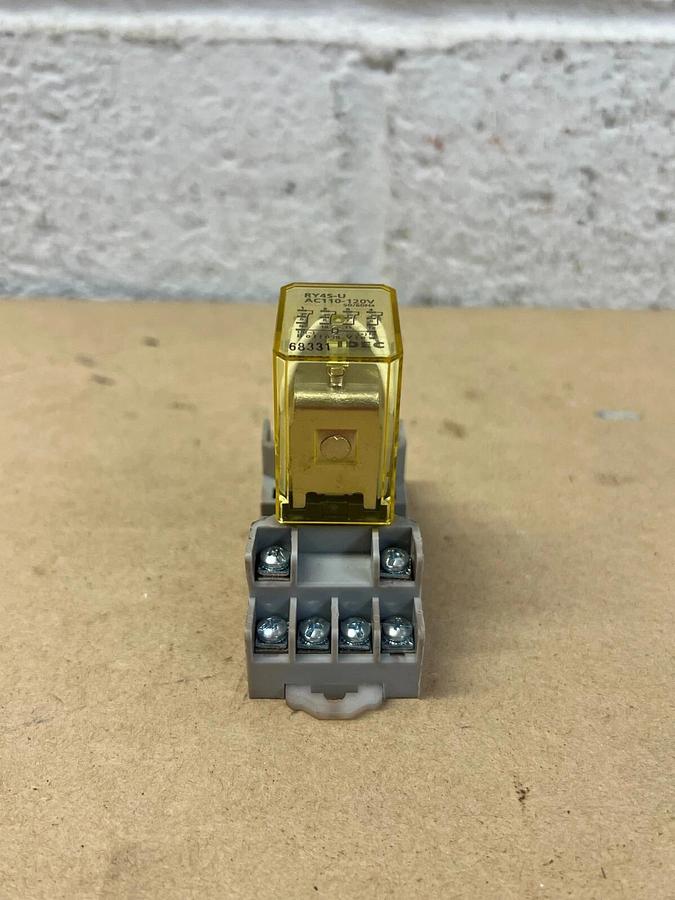 Used idec RY4S-U Relay/Socket
