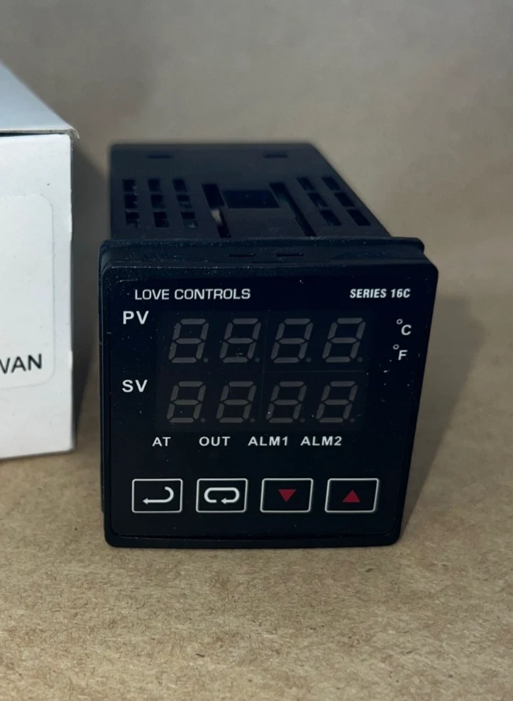 Love Controls Dwyer 16C-5 Digital Temperature Controller