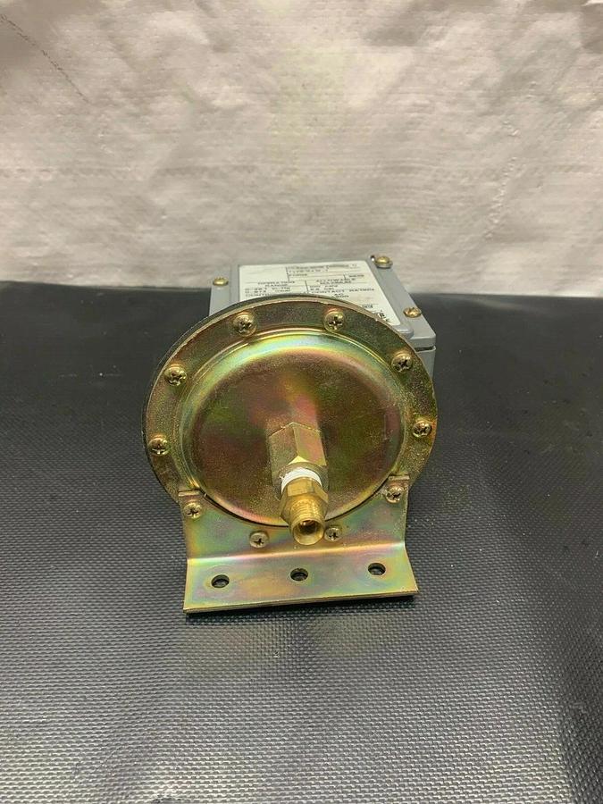 Used Square D 9016 Gaw-1 Industrial Vacuum Switch