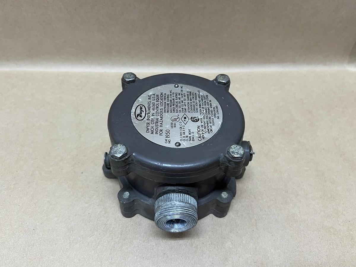 Used Dwyer 1950-1-2-F Explosion Proof Pressure Switch