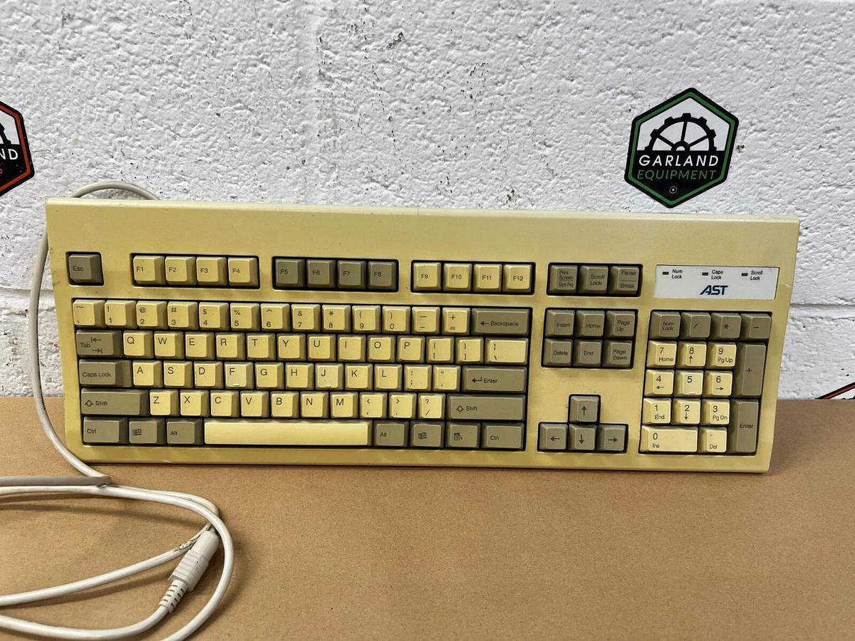 Used AST SEM-DC8H Keyboard