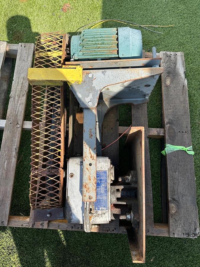 Used Falk 2115J Gear Drive 14.01:1, 3Hp @ 1755RPM, Pulley, Motor Mount, Bushing