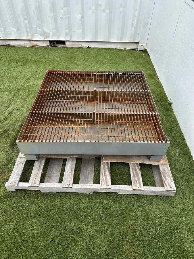 Used Little Giant SST-5151 4 Drum, Forkliftable Steel Spill Pallet