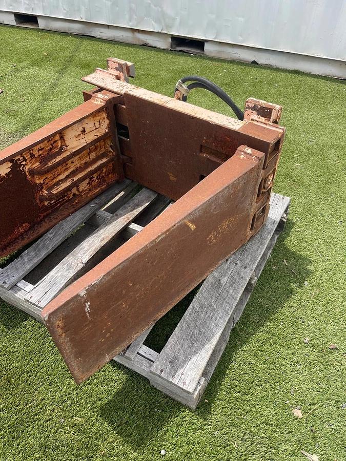 Used NSW USA Bale Clamp Forklift Attachment, Arm H:15” L:32.5” 14”-29” Opening Range