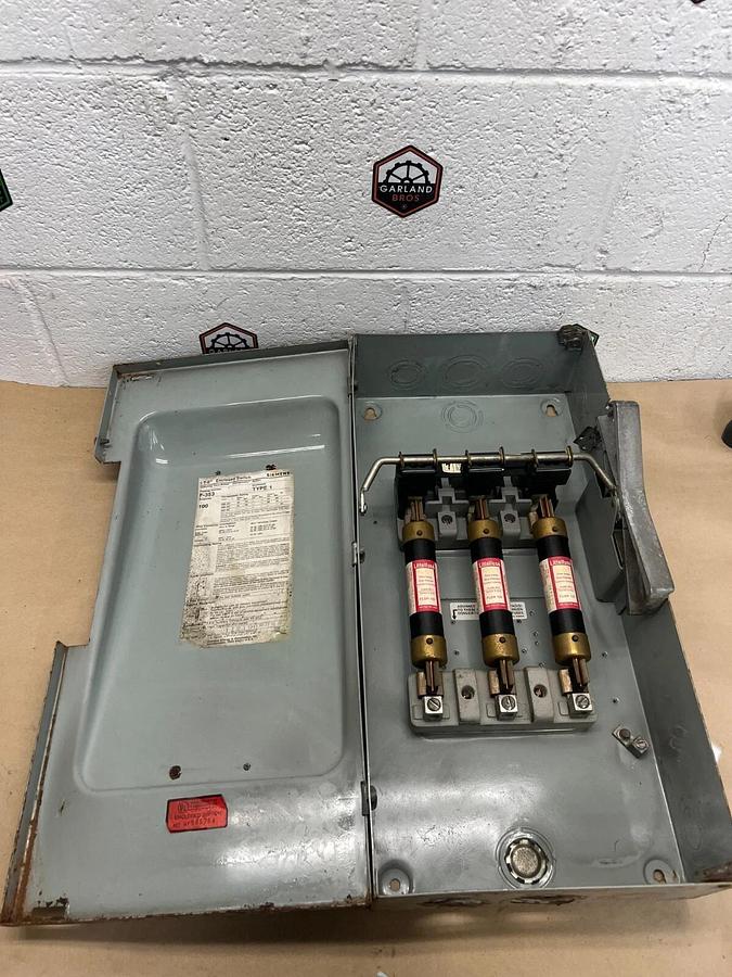 Used Siemens F353 Type 1, 600V, 100Amp I-T-E Enclosed Switch