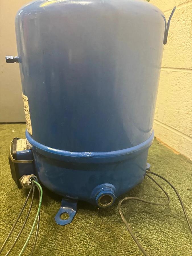 Used Danfoss MT56HL3A Reciprocating Compressor, 200-230V, 3-60HZ, 28A, 360 PSI