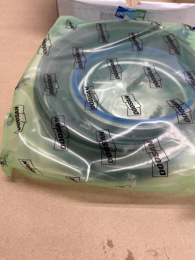 Used Doosan 401107-00579 Arm Cylinder Seal Kit