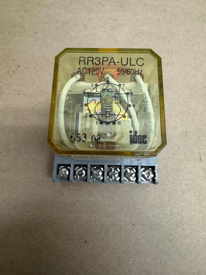 Used IDEC RR3PA-ULC Relay, 120 VAC, 50/60hz, w/ SR3P-06