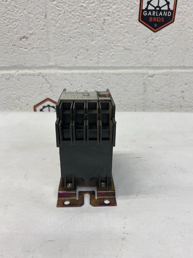Used Cutler-Hammer D40RB Powered Magnetic Latching Relay