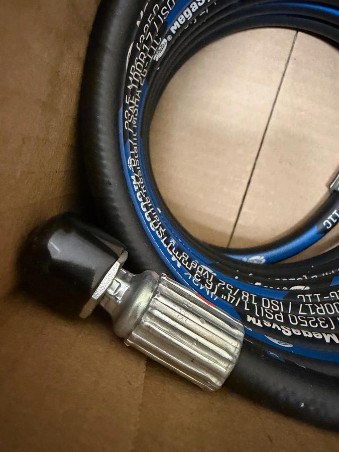 Used Oil-Air Products 4M3K-8FDLORX-8FDLORX-175 1/4” Hose Assembly *NEW*
