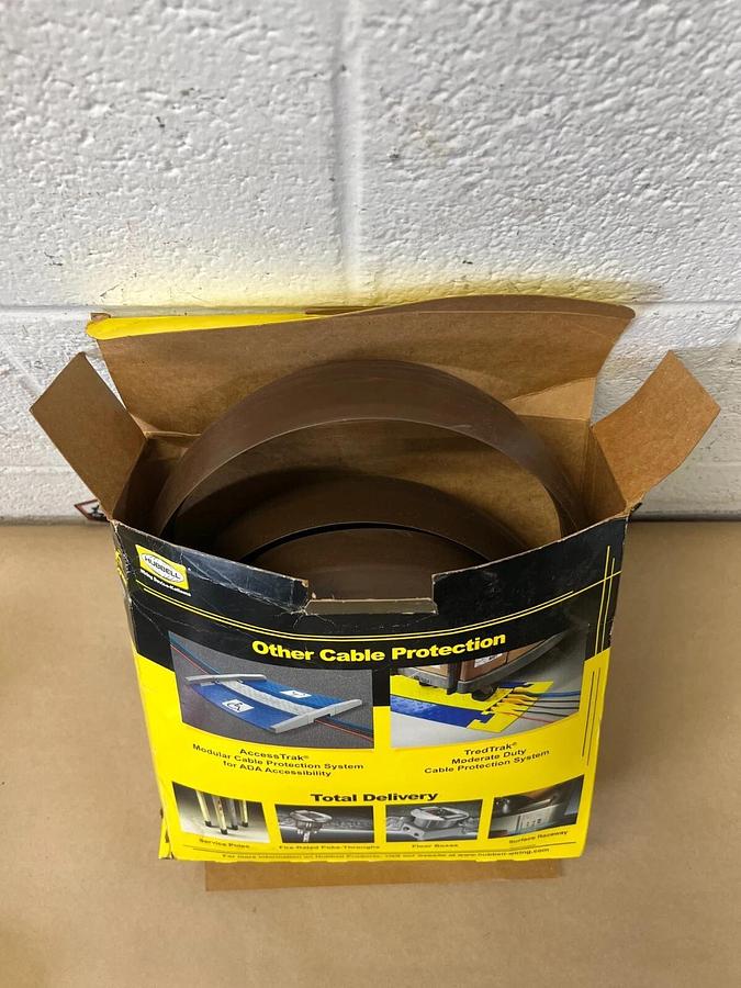 Hubbell 5D690 Floortrak Floor Cable Cover