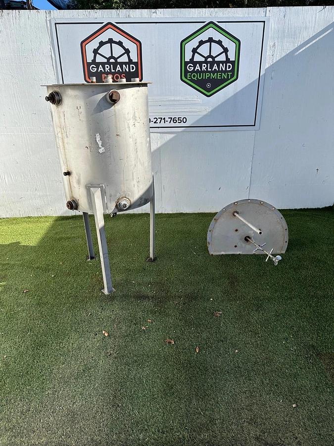 Used Stainless Steel Mixing Tank, 106 Gallon, w/ Leeson 1/3Hp @ 1725Rpm, 1 Ph, 115V