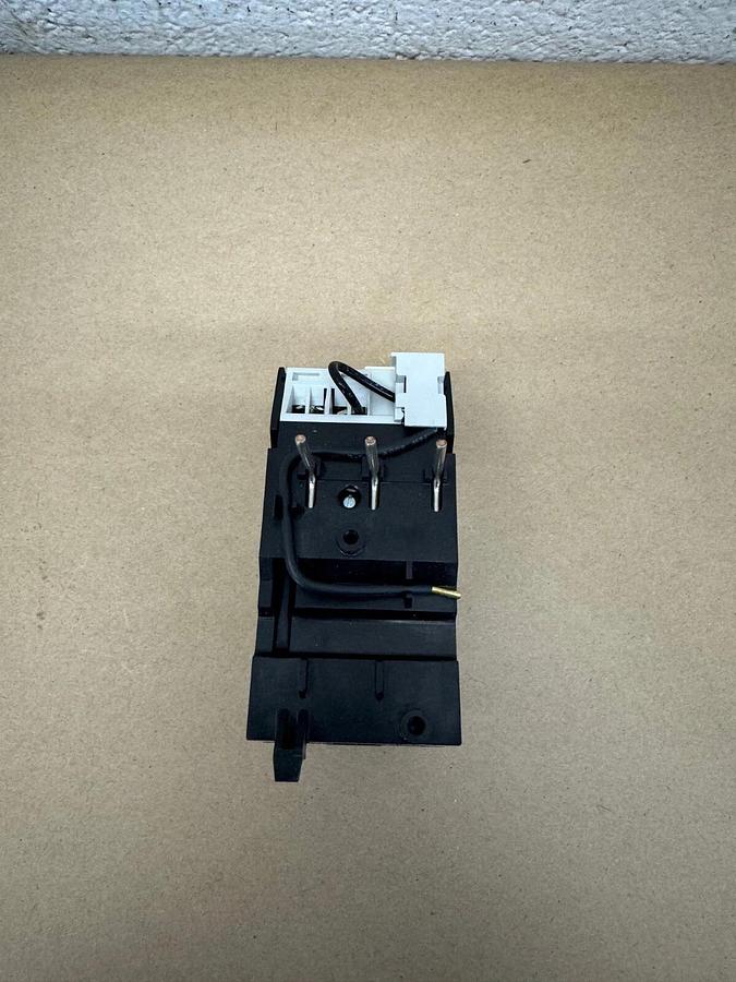 Siemens 7PU1540-1AK23 Timing Relay, AC 120-127V, 50/60Hz