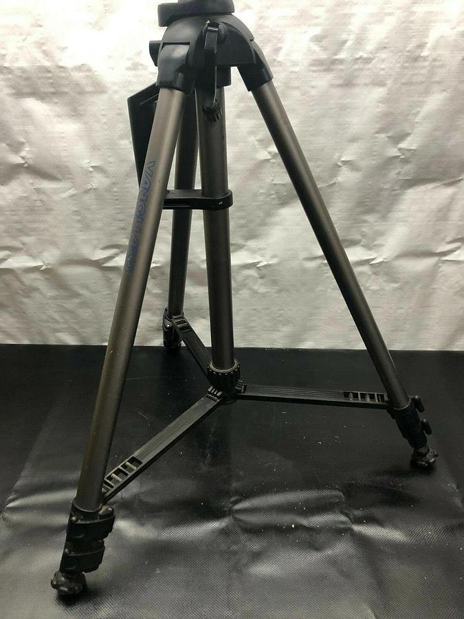 Used Vanguard T804045 Tripod w/ QS-10 Quick Release Tilt Head