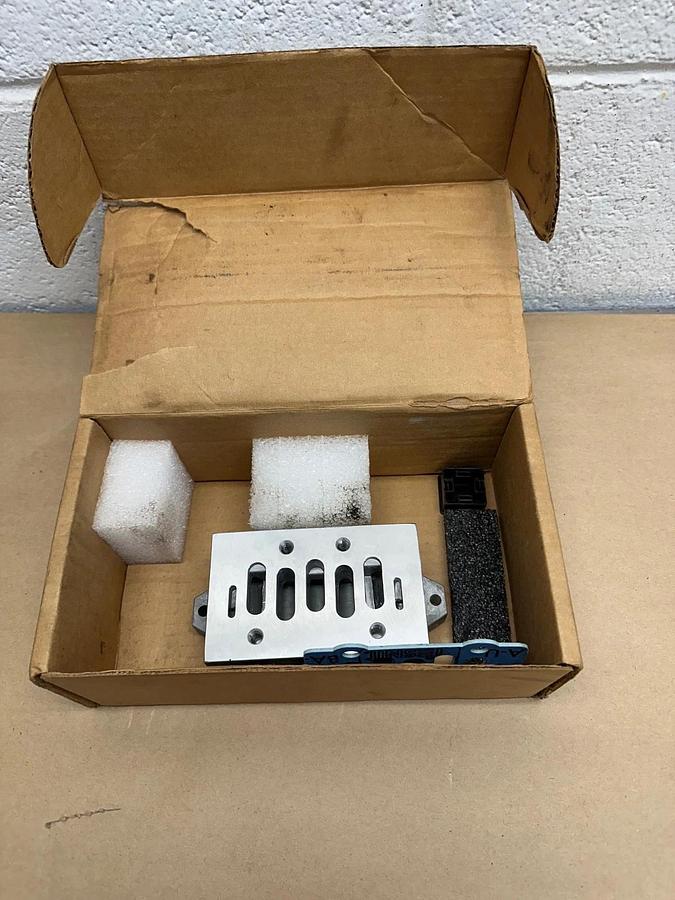 Used Aventics R432006196 Ceram Valve Size 3 *NEW*