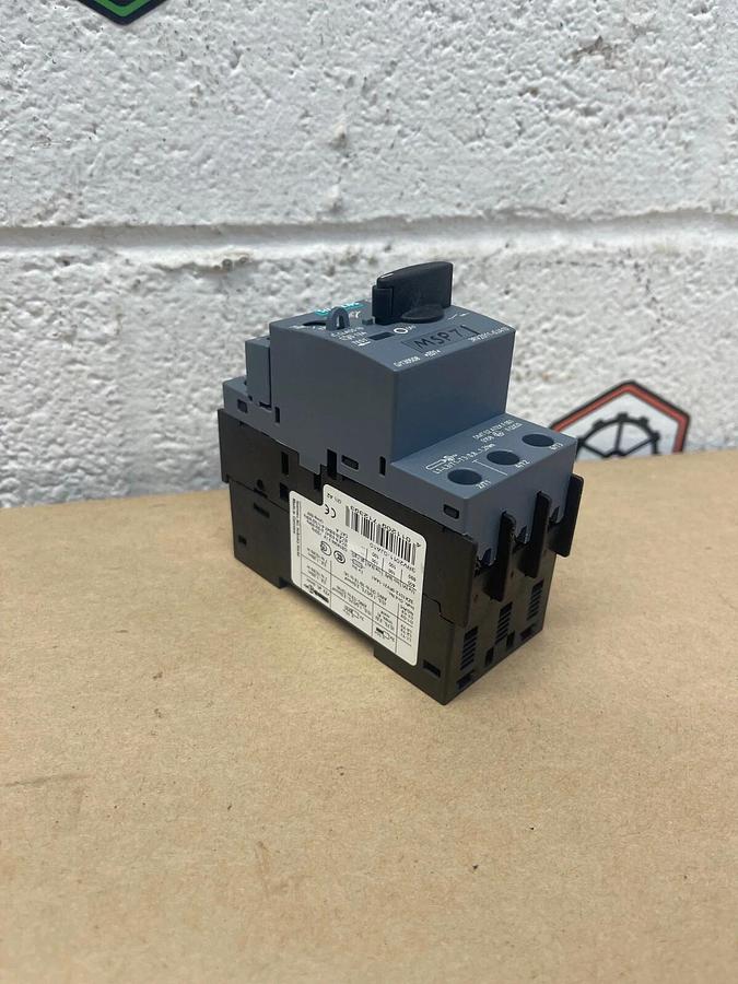 Used Siemens 3RV2011-0JA10 Circuit Breaker 50/60 Hz